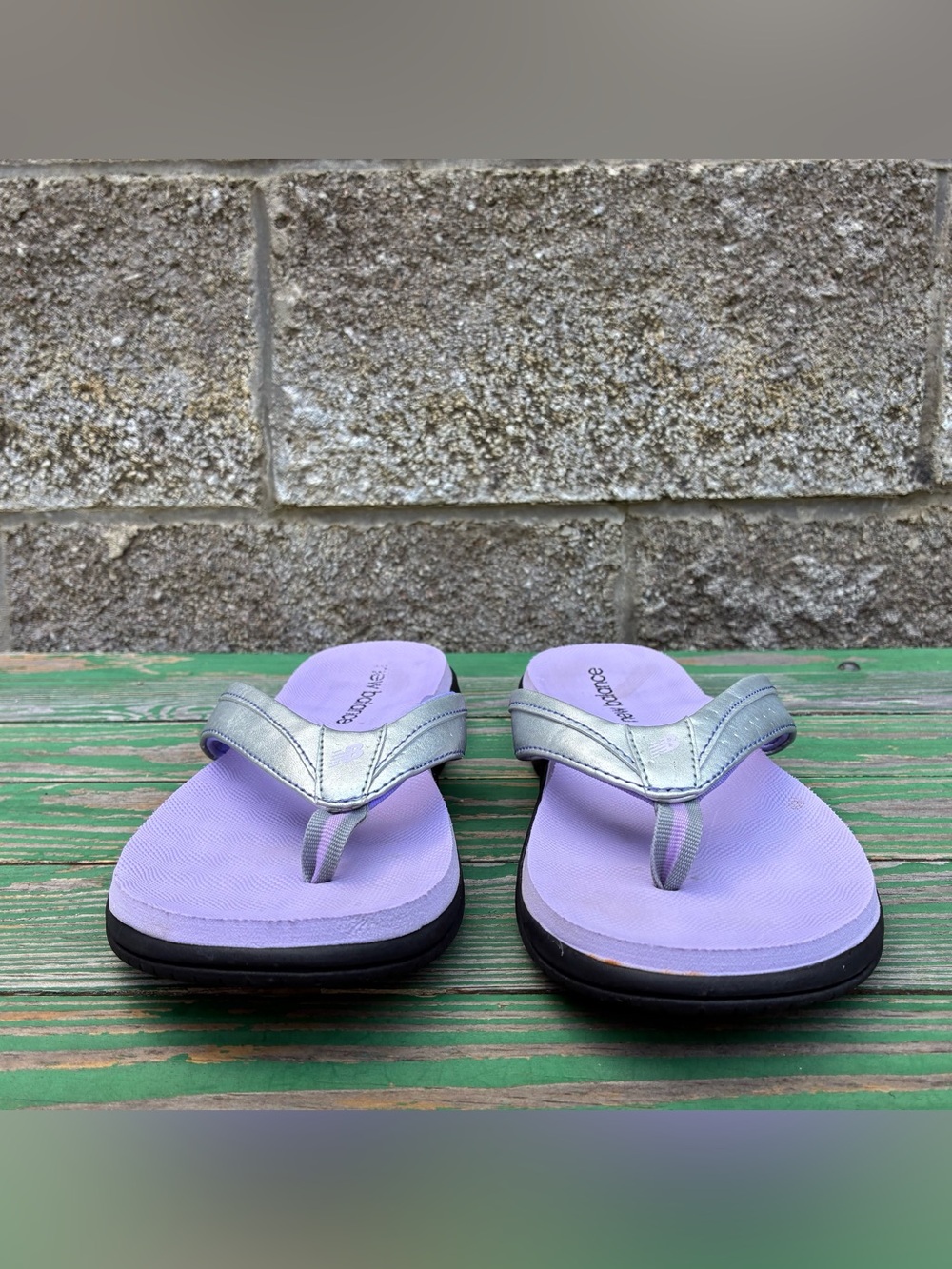New Balance JoJo Thong Sandals Sz 9 Lilac Silver Flip Flops Beach Vacation - Picture 7 of 12